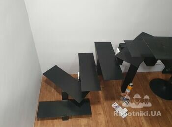 Потрібен майстер з виготовлення та монтажу сходів із масиву дерева