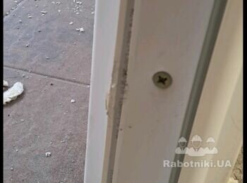 Поставить на место раму окна после ударной волны