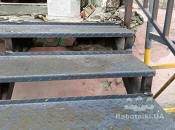 Покраска металевих сходів