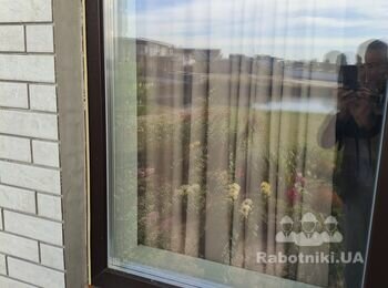 Штукатурка віконних відкосів зовні будинку.