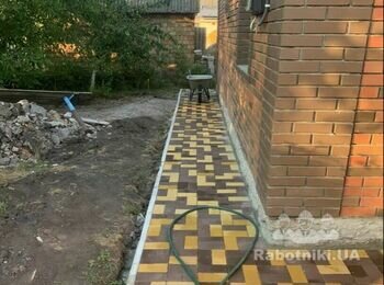 Облкласти цоколь диким каменем