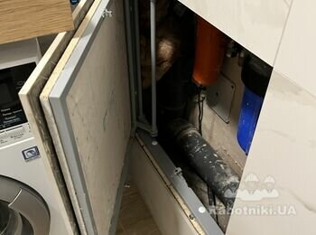 Демонтаж - Монт аж душової кабіни з мметою усунення протікань