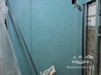 Демонтаж гіпсокартону та збивання старої штукатурки