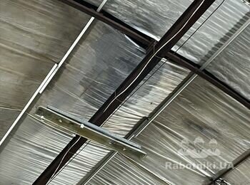 Ремонт даху в арковому ангарі