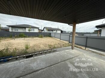 Цоколь паркану та підпірні стіни з блоків