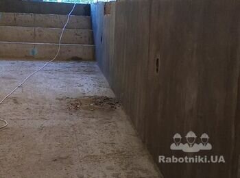 Стяжка підлоги та штукатурення сходів, парапету в басейні