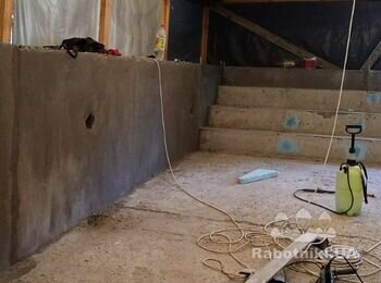 Стяжка підлоги та штукатурення сходів, парапету в басейні