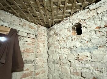 Штукатурка кухні старого будинку. Приблизно 30 кв.м площа стін