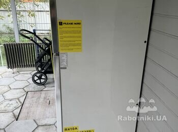 Опустити шафу з обладнанням у люк