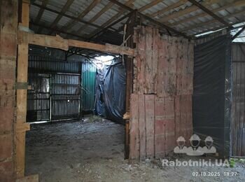 Демонтаж дерев'яної перегородки, демонтаж плівки