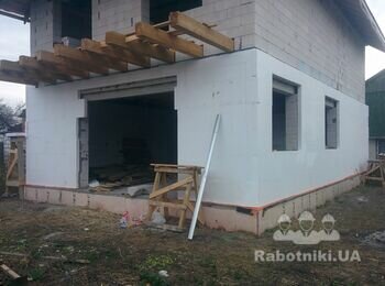 Будівництво балкону та терраси в приватному будинку.