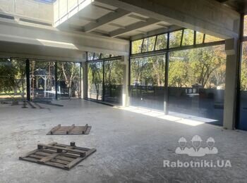 Отделка банкетного зала 300м2 ( штукатурка, плитка , сантехника )