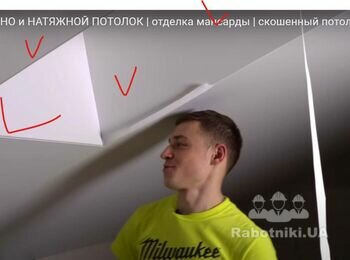 Натяжна стеля в санвузлі з мансардним вікном