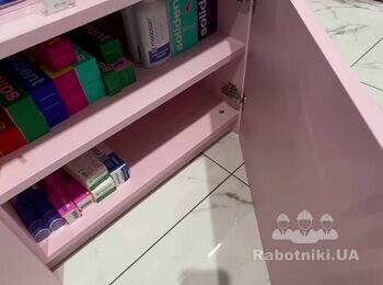 Відрегулювати дверцята тумби та зібрати стілець
