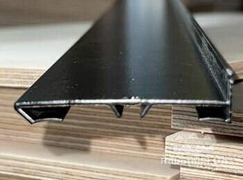 Монтаж плінтуса прихованого типу