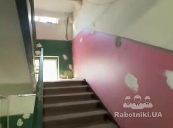 Покрасочные работы в подъезде и установка наличника