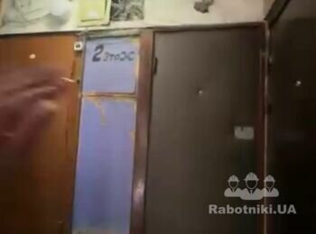 Покрасочные работы в подъезде и установка наличника