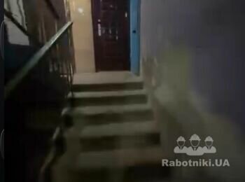 Покрасочные работы в подъезде и установка наличника