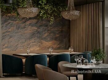 Штукатурка и отделка стен в банкетному зале