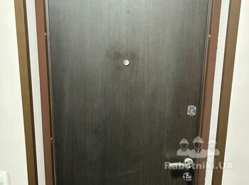 Установить доборы на входную дверь и наличник