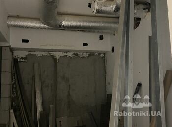 Душевая комната в бассейне. Гипсокартон, плитка!