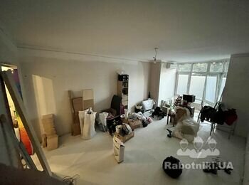 В двох кімнатах потрібно оновити штукатурку і покриття стелі