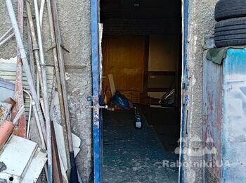 Встановити двері та швелер