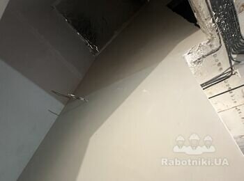 Поклеить обои или сделать декоративную штукатурку