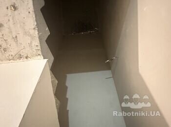 Поклеить обои или сделать декоративную штукатурку