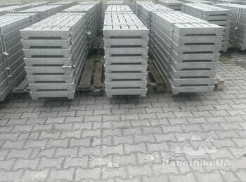 Укладання щілинної підлоги свинарника