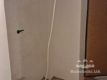 Поклейка шпалер на стіну