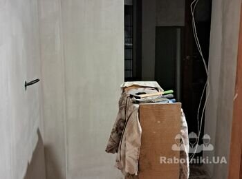 Поклейка шпалер на стіну