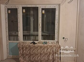 Поклейка шпалер на стіну