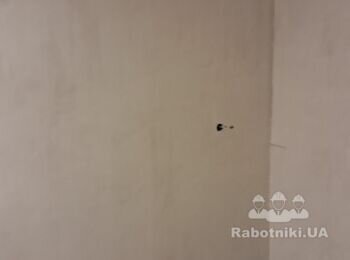 Поклейка шпалер на стіну