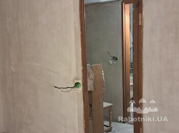 Поклейка шпалер на стіну