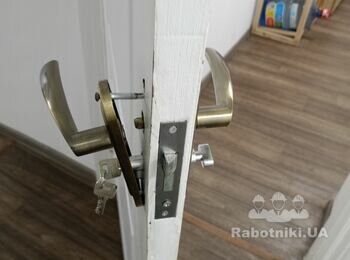 Замена дверной ручки