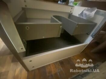 Вирізати в тумбі лобзиком додатковий отвір для каналізації