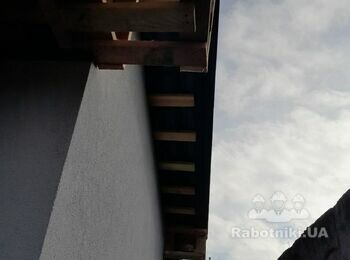 Зробити монтаж підшиви даху, змонтувати водосток.