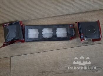 Усановка розеток та вимикачів в кімнаті