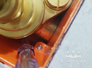 Підтікає змішувач термостатичний прихованого монтажу для душу