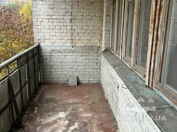 Балкон під ключ з обєднанням однієї частини з кімнатою.