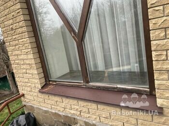 Потрібно зробити реставрацію деревяного вікна