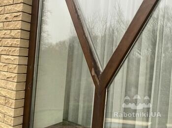Потрібно зробити реставрацію деревяного вікна