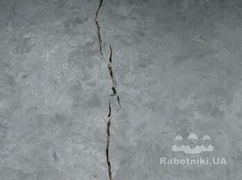 Тріщина в стіні