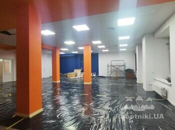 Часткова дефектовка стін та фарбування