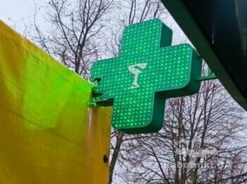 Монтаж хреста на фасаде