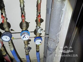 Шум в трубі холодної води (можливо компенсатор гідро удару)