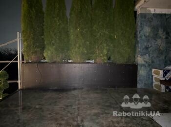 Укладка керамогранита на клумбу (Киев)