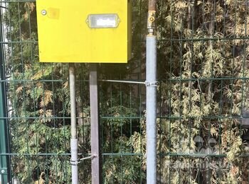 Зварити та встановити металеву трубу між газовим лічильником та газов