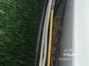 Зварити та встановити металеву трубу між газовим лічильником та газов